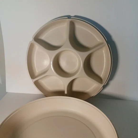 Vtg Tupperware Serving Dish with Cover and 6 Compartments plus Dip Bowl with Lid - Picture 7 of 12